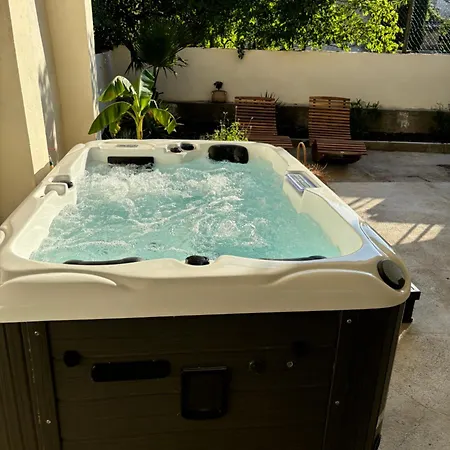 Cosy Avec Jacuzzi Apartmán